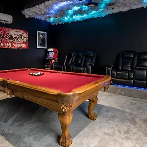Holiday home 8 Bedroom Estate Near Disney World, Davenport
